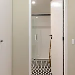 Host Wise - Modern Design Duplex W Balcony Apartman