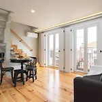 Host Wise - Modern Design Duplex W Balcony *