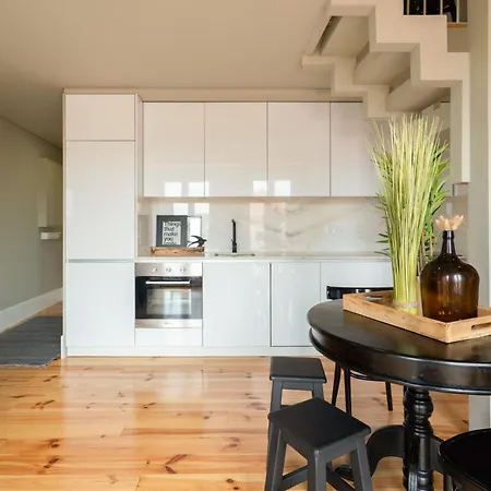 Host Wise - Modern Design Duplex W Balcony *