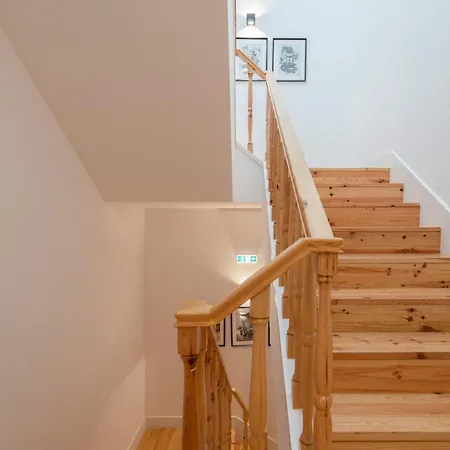 Host Wise - Modern Design Duplex W Balcony Appartement *