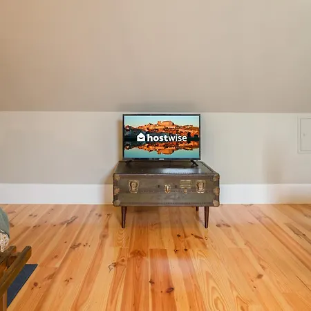 Host Wise - Modern Design Duplex W Balcony Appartement