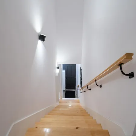 Host Wise - Modern Design Duplex W Balcony פורטו