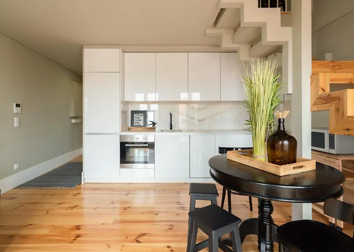 Host Wise - Modern Design Duplex W Balcony *