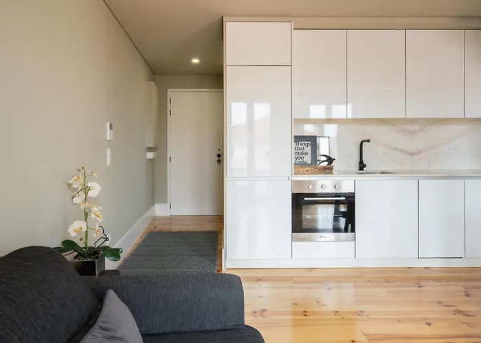 Host Wise - Modern Design Duplex W Balcony * Порту